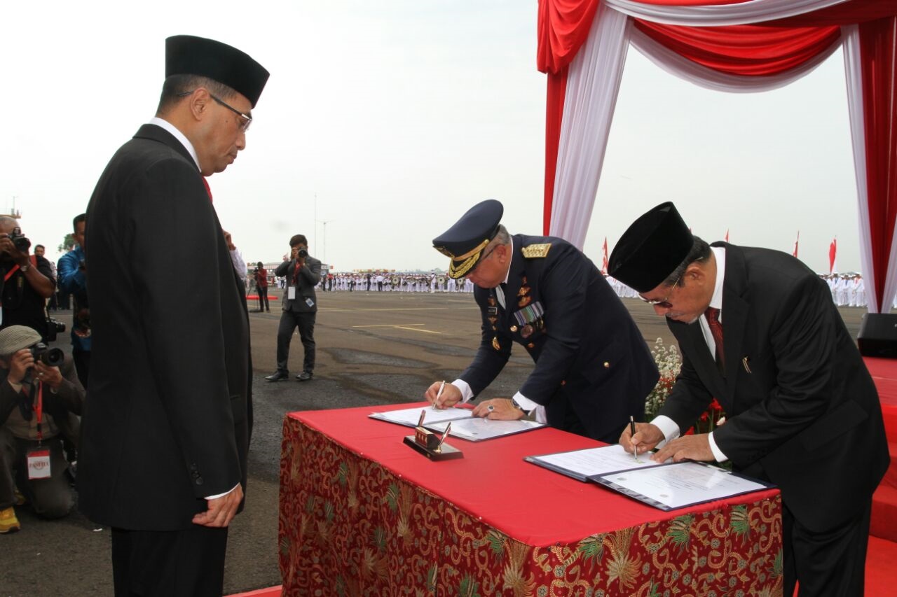 Penandatanganan MoU Antara Gubernur Malut dengan Kepala Pengembangan SDM Kementerian Perhubungan